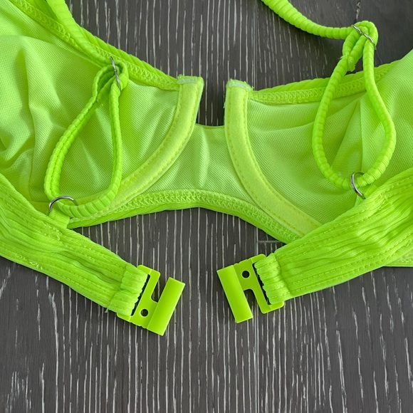 Pretty Little Thing Neon Swim Top - Picture 5 of 6